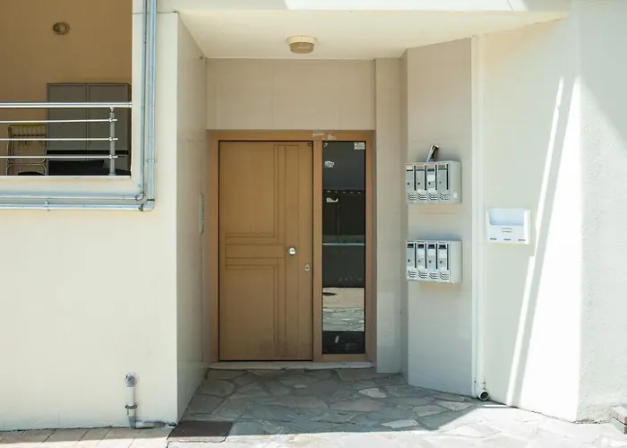 Luxurious Apartment, Less Than 60 M From The Sea! Appartamento